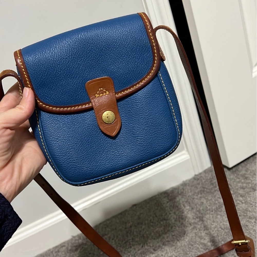 Leather crossbody bag Dooney and Bourke Blue in Leather - Picture 3 of 14